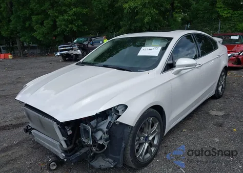 2020 Ford Fusion Hybrid Titanium z USA, uszkodzony, nr VIN 3FA6P0RU6LR234634